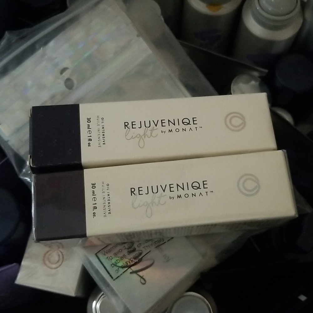 Monat rejuvenic oils . Bundle of 2